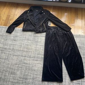 2000s is back! Juicy Couture black velour set